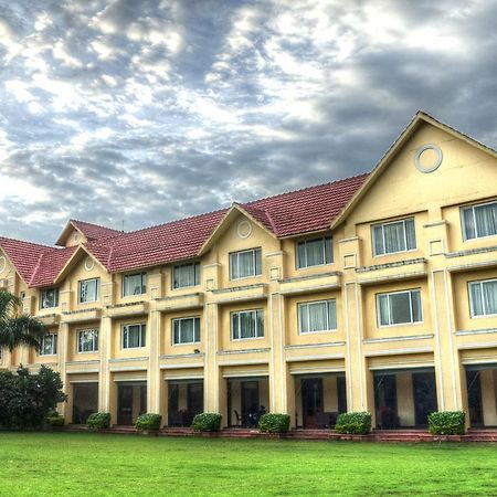 Country Roads Hotel Haora Exterior photo